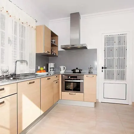 Femes, Charming 3 Bed In Playa Blanca فيلة